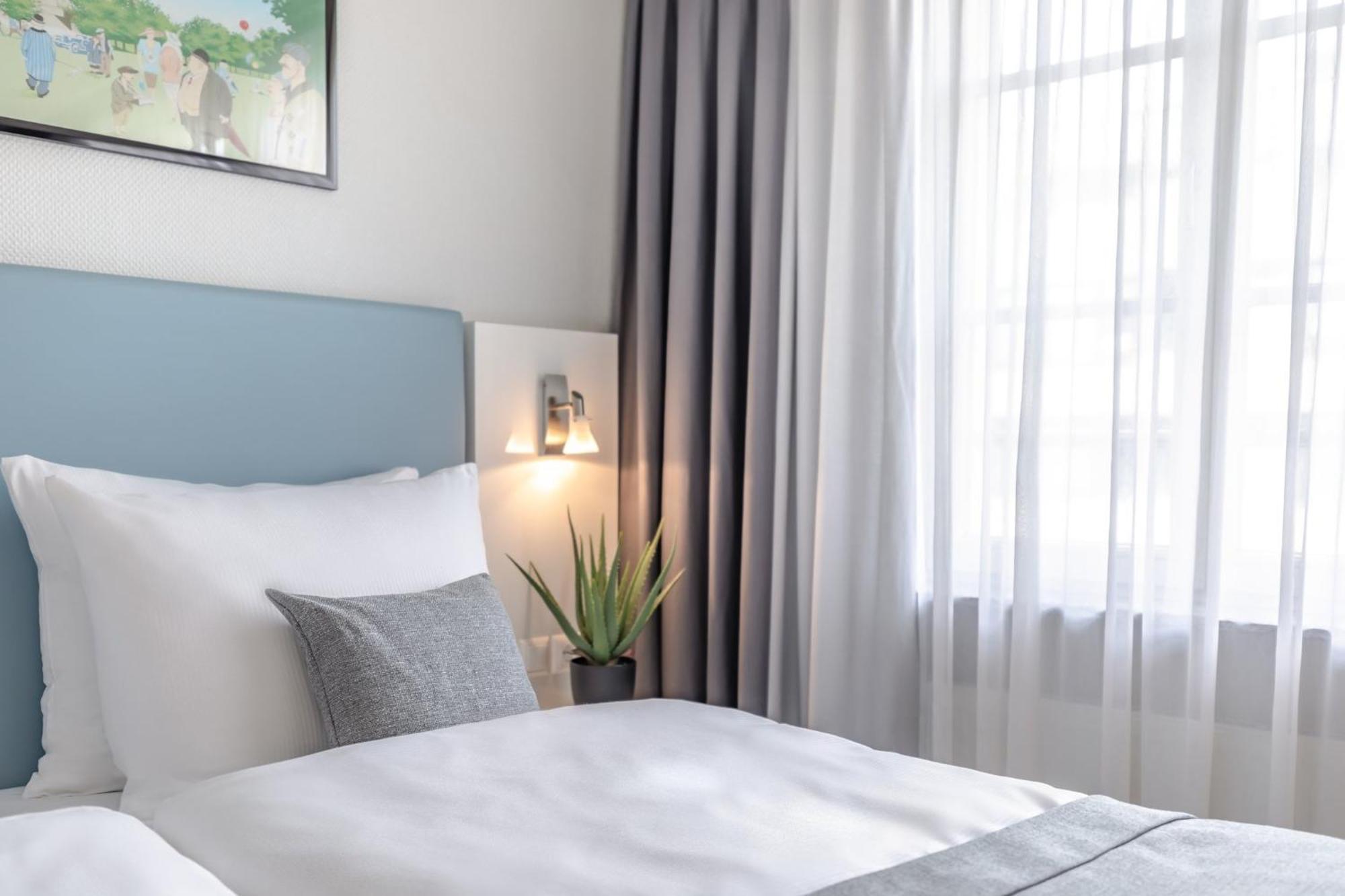 Garner - Checkpoint Charlie By Ihg Berlin