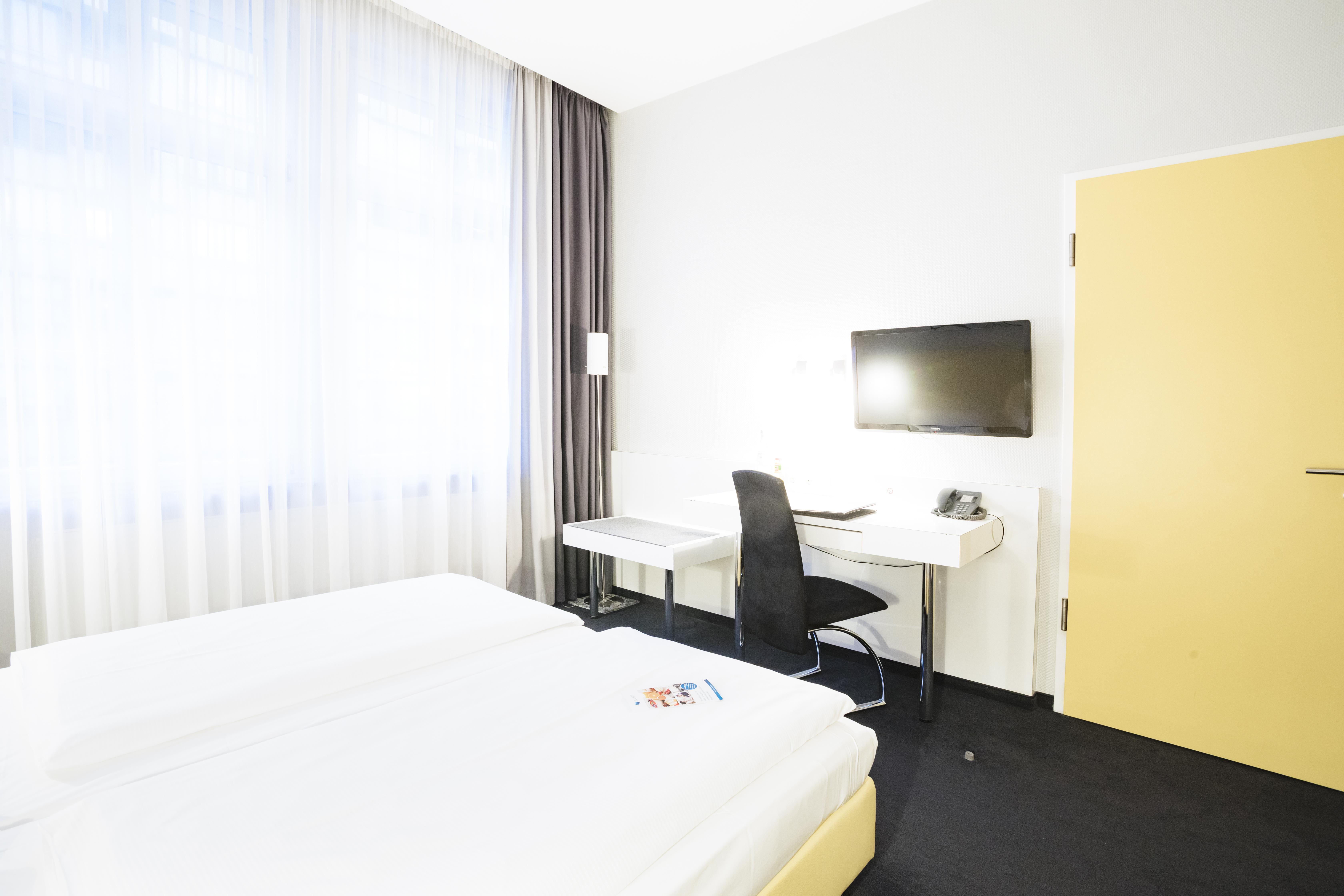 Hotel Select Checkpoint Charlie 4*