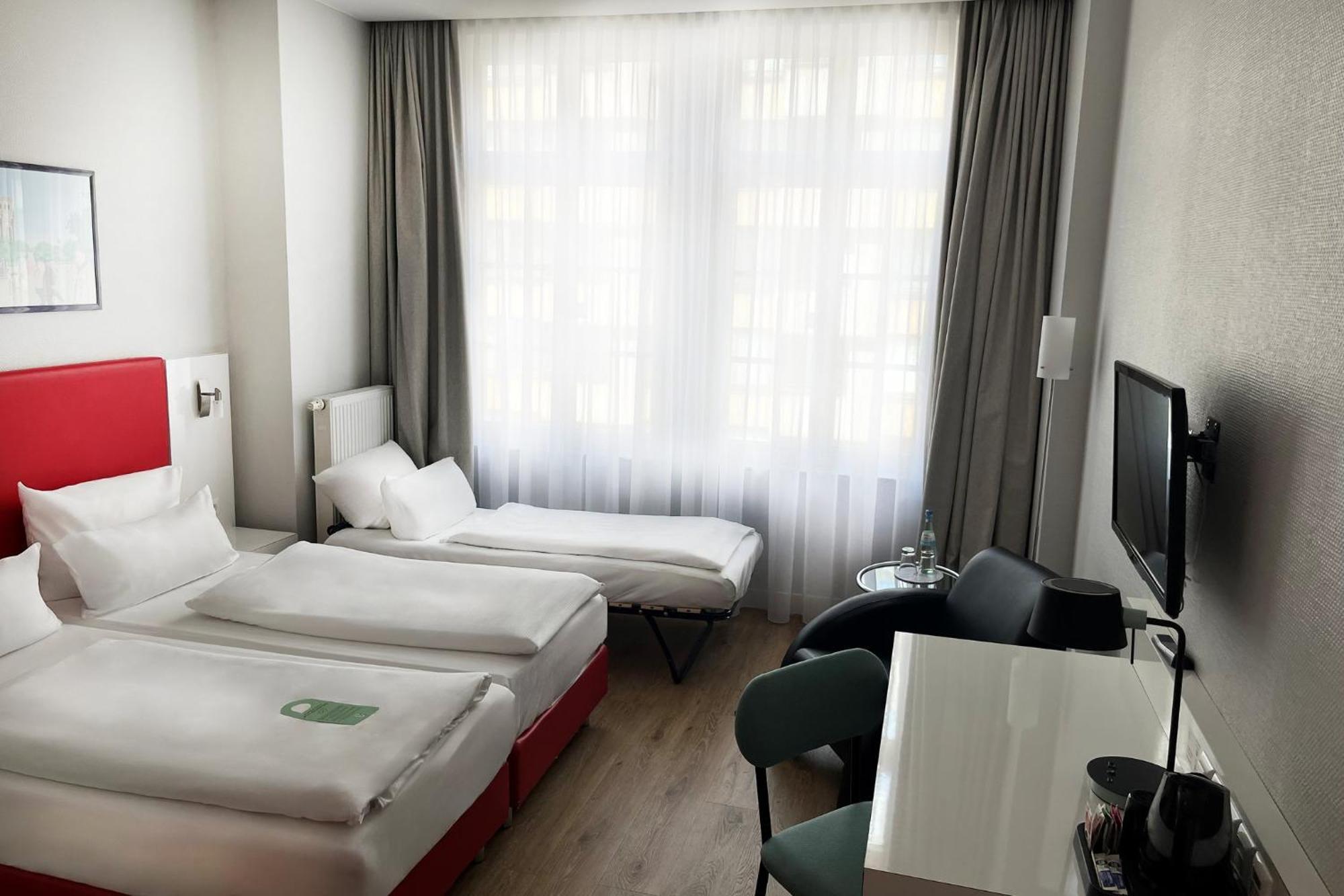 Select Checkpoint Charlie 4*